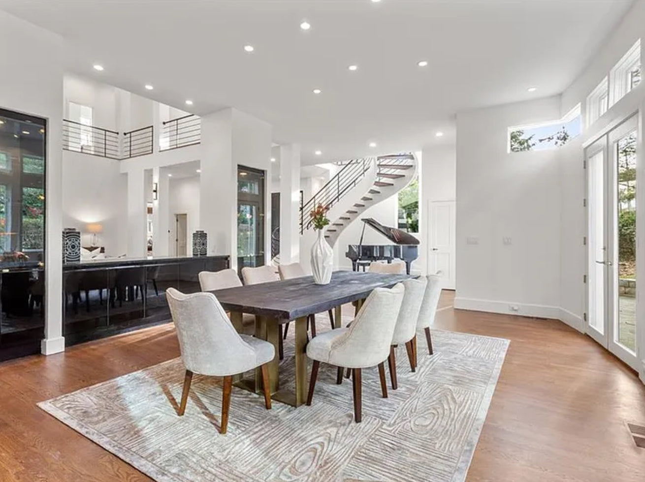 Rent 404 Mansion (Photo/Film)